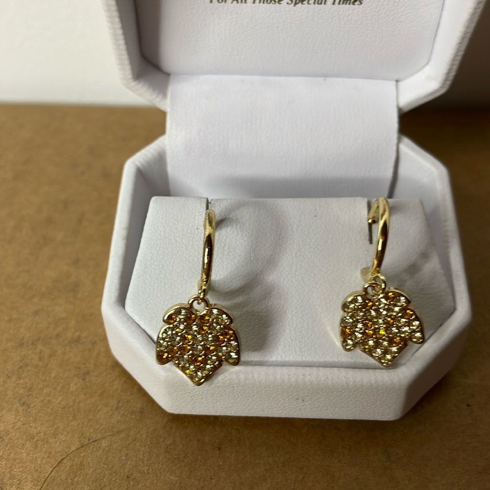 5/$25 NWOT BaubleBar Maple Leaf earrings